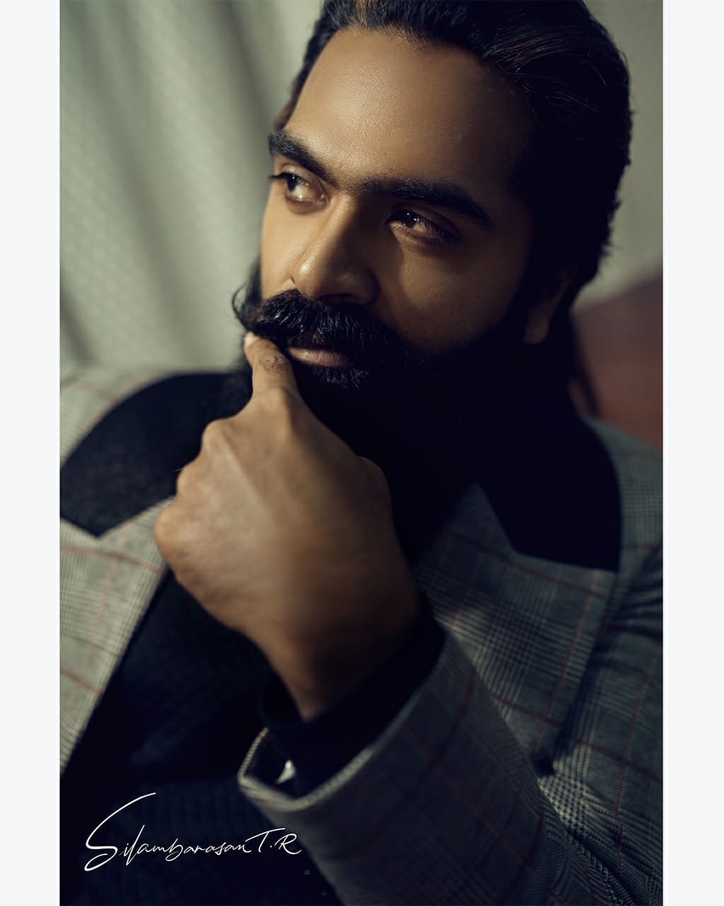 சமீபத்தில் வெளியான ஈஸ்வரன் திரைப்படத்தின் ட்ரெய்லர் ரசிகர்களிடையே நல்ல வரவேற்பைப் பெற்றிருக்கும் நிலையில் 2021-ம் ஆண்டு பொங்கலுக்கு திரைக்கு வரும் என்றும் அறிவிக்கப்பட்டுள்ளது. சமீபத்தில் வெளியான ஈஸ்வரன் திரைப்படத்தின் ட்ரெய்லர் ரசிகர்களிடையே நல்ல வரவேற்பைப் பெற்றிருக்கும் நிலையில் 2021-ம் ஆண்டு பொங்கலுக்கு திரைக்கு வரும் என்றும் அறிவிக்கப்பட்டுள்ளது.