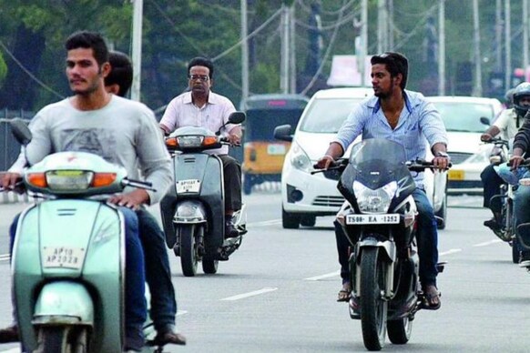 வாகனங்கள் தயாரிக்கும்போதே வேகக்கட்டுப்பாட்டு கருவிகளை பொருத்த வேண்டும்