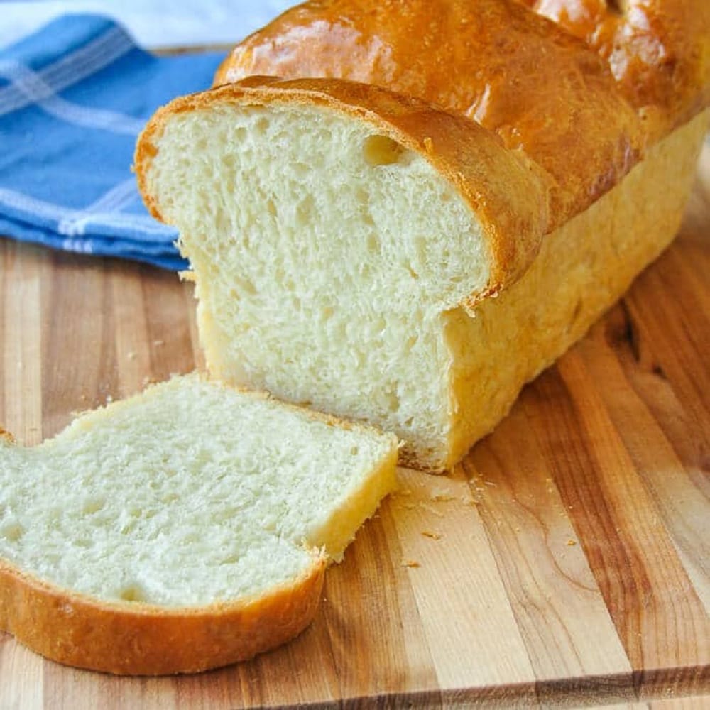 Рецепт простого белого хлеба. Белый хлеб. Домашний хлеб. Домашний белый хлеб. Опара для хлеба.