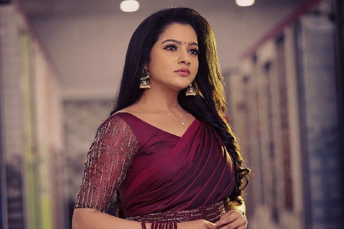 நடிகை சித்ரா, தூக்கு போட்டு தற்கொலை  செய்து கொண்டார் - நிபுணர் குழு