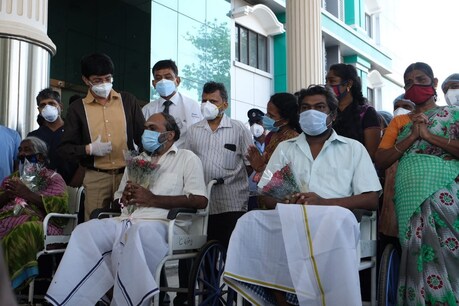 100 நாட்கள் சிகிச்சையில் இருந்த கொரோனா நோயாளிகளை குணப்படுத்தி வழியனுப்பியது ராஜீவ் காந்தி அரசு மருத்துவமனை 100 நாட்கள் சிகிச்சையில் இருந்த கொரோனா நோயாளிகளை குணப்படுத்தி வழியனுப்பியது ராஜீவ் காந்தி அரசு மருத்துவமனை
