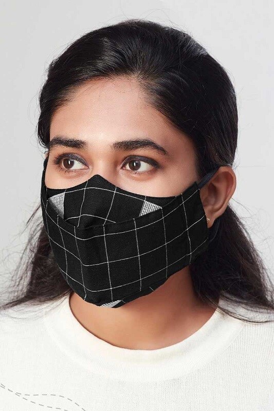 இந்த பொங்கலுக்காக உங்கள் இல்லத்திற்கு உறவினர்களை அழைப்பதாக இருந்தால், கொரோனா வைரஸ் பாதிப்பு எண்ணிக்கை அதிகரித்து வருவதை மனதில் வைத்து நெருங்கிய நபர்களை மட்டுமே அழைக்க வேண்டும். மேலும், உறவினர்கள் மற்றும் நீங்கள் உட்பட முகக்கவசம் அணிந்துகொள்வதை மறவாதீர்கள். அதோடு, போதுமான சமூக இடைவேளியை பராமரிப்பதையும் உறுதி செய்ய வேண்டும். இந்த பொங்கலுக்காக உங்கள் இல்லத்திற்கு உறவினர்களை அழைப்பதாக இருந்தால், கொரோனா வைரஸ் பாதிப்பு எண்ணிக்கை அதிகரித்து வருவதை மனதில் வைத்து நெருங்கிய நபர்களை மட்டுமே அழைக்க வேண்டும். மேலும், உறவினர்கள் மற்றும் நீங்கள் உட்பட முகக்கவசம் அணிந்துகொள்வதை மறவாதீர்கள். அதோடு, போதுமான சமூக இடைவேளியை பராமரிப்பதையும் உறுதி செய்ய வேண்டும்.