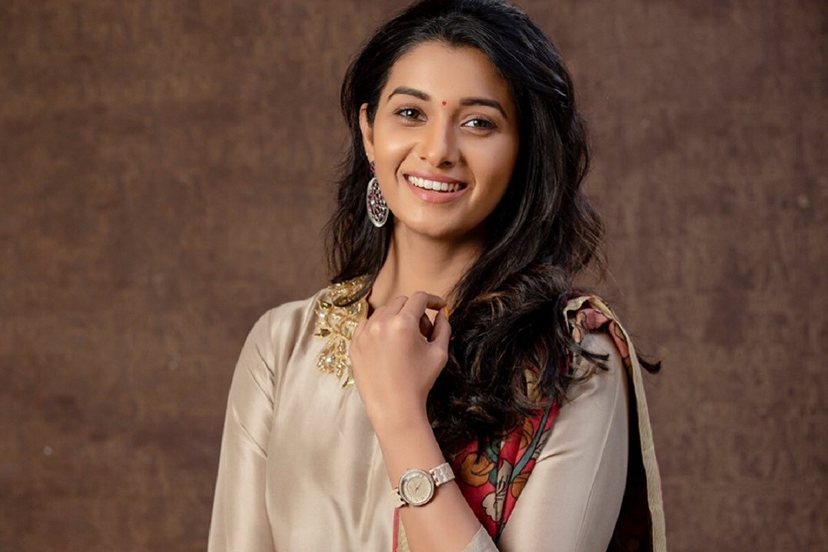 தகுதியான மணமகன்கள் வரவேற்கப்படுகிறார்கள் எனக் குறிப்பிட்டு தனது புதிய புகைப்படத்தையும் பதிவு செய்துள்ளார் நடிகை ப்ரியா பவானி சங்கர். தகுதியான மணமகன்கள் வரவேற்கப்படுகிறார்கள் எனக் குறிப்பிட்டு தனது புதிய புகைப்படத்தையும் பதிவு செய்துள்ளார் நடிகை ப்ரியா பவானி சங்கர்.