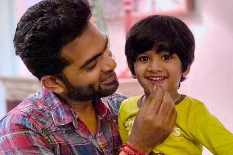 மாப்பிள்ளையுடன் காரில் வலம் வரும் சிம்பு - வீடியோ மாப்பிள்ளையுடன் காரில் வலம் வரும் சிம்பு - வீடியோ