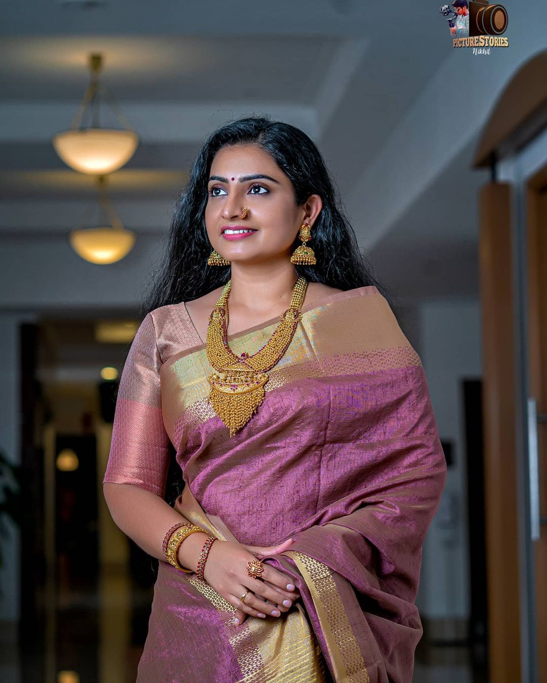 பின்பு ரோஜா, தேவர் மகன், இருவர் ஆகிய திரைப்படங்களிலும் நடித்துள்ளார்.
