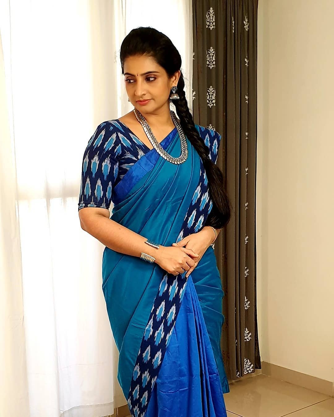 சுஜிதா தொடர்ந்து பல நாடசீரியல்களில் நடித்து புகழ் பெற்றுள்ளார்.