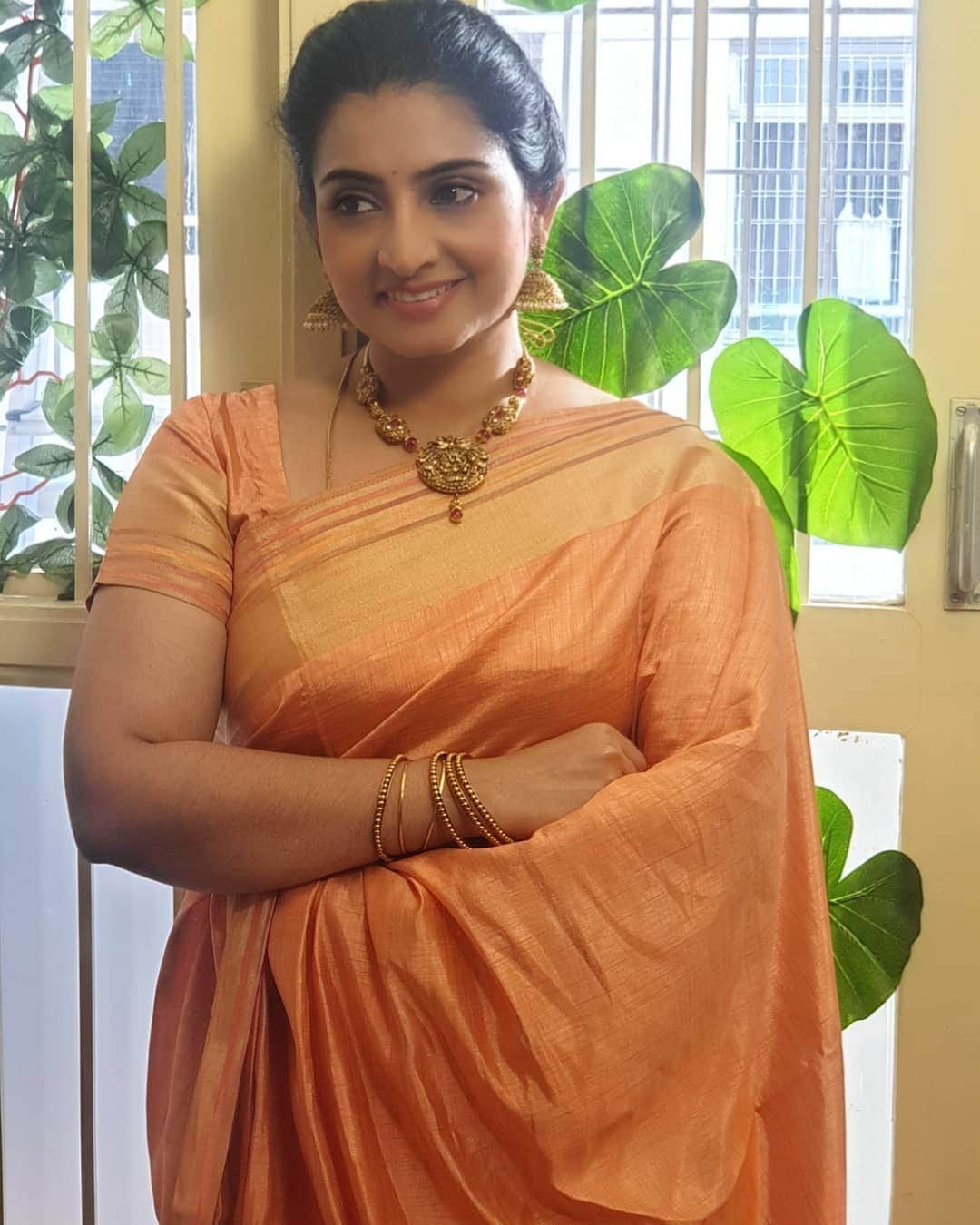 சின்னத்திரையில் பிசியாக இருக்கும் சுஜிதா இன்ஸ்டாகிராமிலும் தனது புகைப்படத்தை தவறாமல் பதிவிடுவார்.
