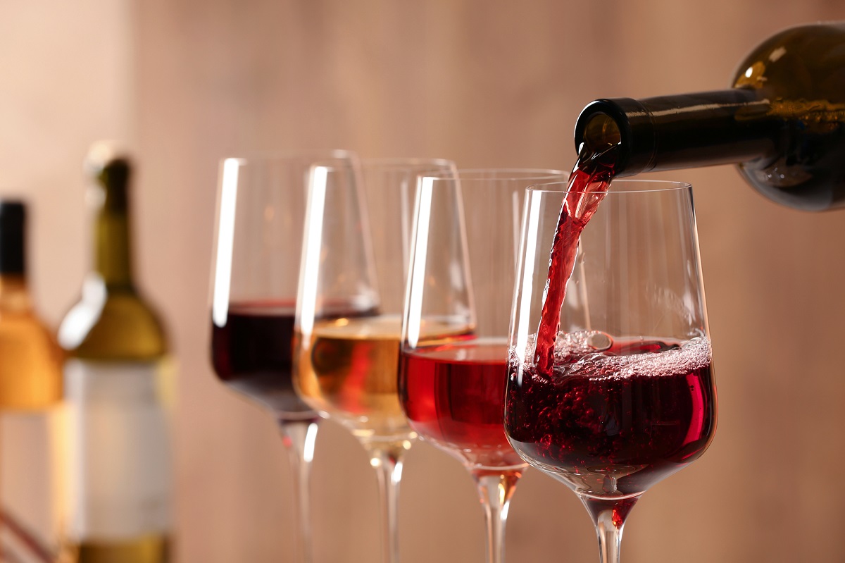  5. வைன் சோதனை (THE WINE TEST) : கர்ப்பத்திற்கு பரிசோதிக்கப்பட வேண்டிய பெண்களின் சிறுநீரில் மதுவை (wine) சேர்த்து மற்றும் அதில் உள்ள ஆல்கஹால் அதற்கு எதிர்வினையாற்றுகிறதா? என்று அந்த காலத்தில் ஆண்கள் இதனை பரிசோதித்து சொல்வார்களாம்.