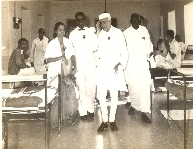 விருதுகள் மூலம் கிடைக்கும் பணம் முழுவதையும், மருத்துவமனையின் வளர்ச்சிக்காவே அவர் செலவிட்டுள்ளார். விருதுகள் மூலம் கிடைக்கும் பணம் முழுவதையும், மருத்துவமனையின் வளர்ச்சிக்காவே அவர் செலவிட்டுள்ளார்.