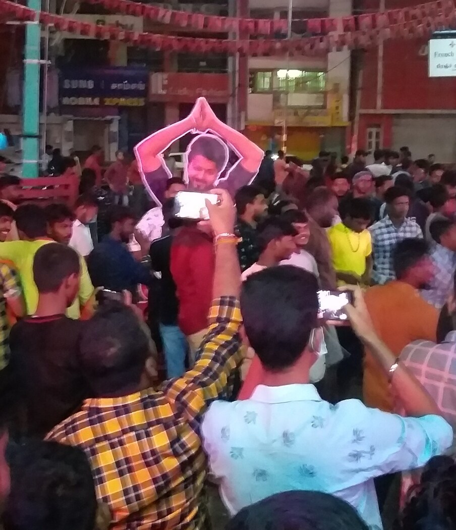  மாஸ்டரை கொண்டாடும் விஜய் ரசிகர்கள்