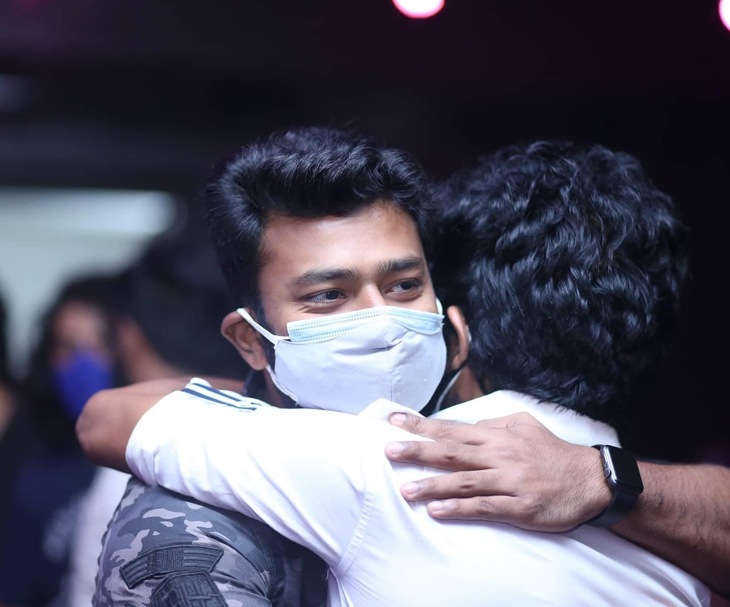 லோகேஷ் கனகராஜ் இயக்கத்தில் விஜய் நடித்துள்ள மாஸ்டர் திரைப்படத்தை கடந்த ஆண்டு திரையிட முடிவு செய்யப்பட்டது. ஆனால் கொரோனா ஊரடங்கு காரணமாக படத்தை வெளியிடுவதில் தாமதம் ஏற்பட்டது. இந்நிலையில் பொங்கல் பண்டிகையை முன்னிட்டு, மாஸ்டர் திரைப்படம் இன்று வெளியானது. லோகேஷ் கனகராஜ் இயக்கத்தில் விஜய் நடித்துள்ள மாஸ்டர் திரைப்படத்தை கடந்த ஆண்டு திரையிட முடிவு செய்யப்பட்டது. ஆனால் கொரோனா ஊரடங்கு காரணமாக படத்தை வெளியிடுவதில் தாமதம் ஏற்பட்டது. இந்நிலையில் பொங்கல் பண்டிகையை முன்னிட்டு, மாஸ்டர் திரைப்படம் இன்று வெளியானது.