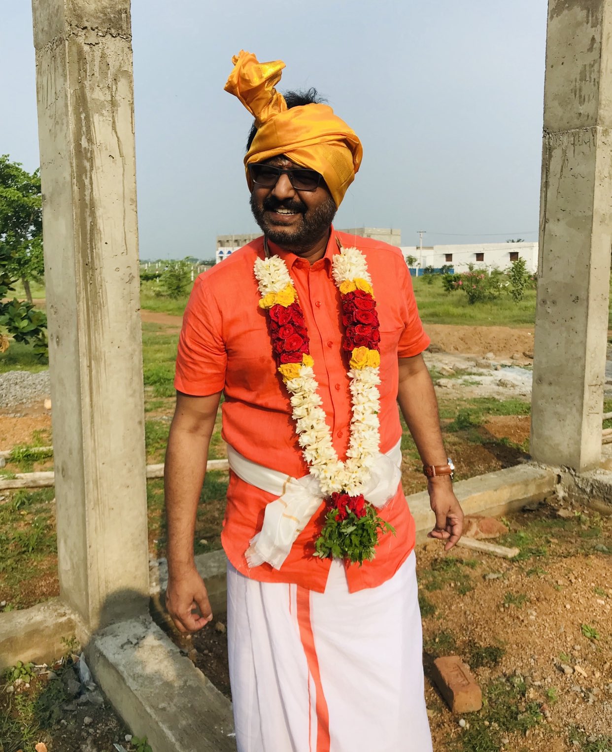 மரம் இருந்தால் தான் மழை! மழை இருந்தால் தான் நீர்! நீர் இருந்தால் தான் நிலம்! நிலம் இருந்தால் தான் விவசாயம்! விவசாயம் இருந்தால் தான் நெல்! நெல் இருந்தால் தான் அரிசி! அரிசி தான் பொங்கல்!! அனைவருக்கும் பொங்கல் வாழ்த்துக்கள் !! என நடிகர் விவேக் தனது ட்விட்டர் பக்கத்தில் அனைவர்க்கும் வாழ்த்து தெரிவித்தார். மரம் இருந்தால் தான் மழை! மழை இருந்தால் தான் நீர்! நீர் இருந்தால் தான் நிலம்! நிலம் இருந்தால் தான் விவசாயம்! விவசாயம் இருந்தால் தான் நெல்! நெல் இருந்தால் தான் அரிசி! அரிசி தான் பொங்கல்!! அனைவருக்கும் பொங்கல் வாழ்த்துக்கள் !! என நடிகர் விவேக் தனது ட்விட்டர் பக்கத்தில் அனைவர்க்கும் வாழ்த்து தெரிவித்தார்.