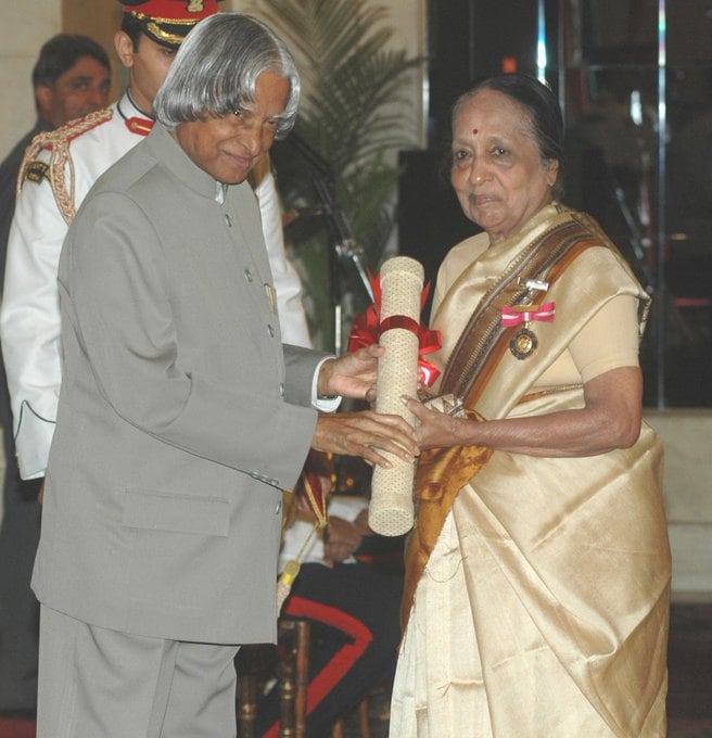 நோபல் பரிசு பெற்ற விஞ்ஞானி டாக்டர் எஸ்.சந்திரசேகர் இவரின் தாய்மாமா. சென்னை மருத்துவக் கல்லூரியில் 1949 ஆம் ஆண்டு டாக்டர் பட்டமும், 1955 ஆம் ஆண்டில் எம்.டி. பட்டமும் பெற்றார் சாந்தி நோபல் பரிசு பெற்ற விஞ்ஞானி டாக்டர் எஸ்.சந்திரசேகர் இவரின் தாய்மாமா. சென்னை மருத்துவக் கல்லூரியில் 1949 ஆம் ஆண்டு டாக்டர் பட்டமும், 1955 ஆம் ஆண்டில் எம்.டி. பட்டமும் பெற்றார் சாந்தி