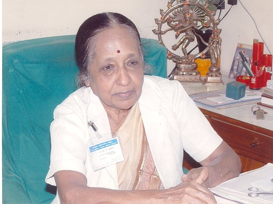 தேசிய மற்றும் சர்வதேச இதழ்களில் புற்றுநோய் தொடர்பாக ஏராளமான கட்டுரைகளை எழுதியுள்ளார் மருத்துவர் சாந்தா. தேசிய மற்றும் சர்வதேச இதழ்களில் புற்றுநோய் தொடர்பாக ஏராளமான கட்டுரைகளை எழுதியுள்ளார் மருத்துவர் சாந்தா.