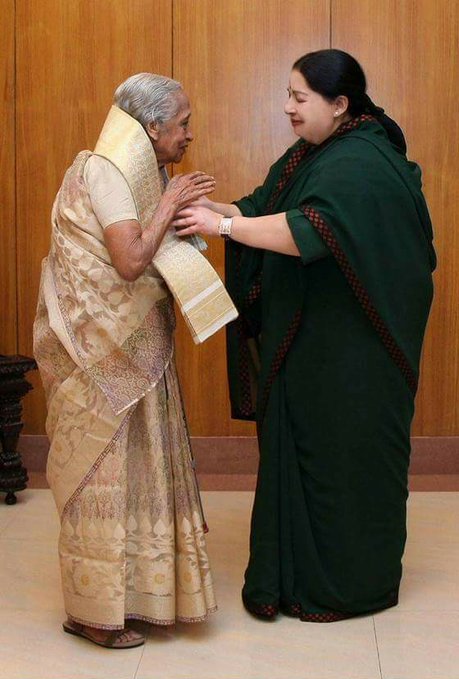 உலக சுகாதார நிறுவனத்தின் ஆலோசனைக் குழுவில் இடம்பெற்றிருந்த சாந்தா, இந்திய வேளாண் ஆய்வுக்கழக குழுவின் உறுப்பினராகவும், அண்ணா பல்கலைக்கழகத்தின் சிண்டிகேட் உறுப்பினாகவும், இந்திய புற்றுநோயியல் கழகத் தலைவராகவும் இருந்து சிறப்பான முறையில் பணியாற்றியுள்ளார். உலக சுகாதார நிறுவனத்தின் ஆலோசனைக் குழுவில் இடம்பெற்றிருந்த சாந்தா, இந்திய வேளாண் ஆய்வுக்கழக குழுவின் உறுப்பினராகவும், அண்ணா பல்கலைக்கழகத்தின் சிண்டிகேட் உறுப்பினாகவும், இந்திய புற்றுநோயியல் கழகத் தலைவராகவும் இருந்து சிறப்பான முறையில் பணியாற்றியுள்ளார்.