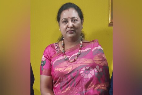 இந்த நிமிடம் வரை அதிமுக கூட்டணியில்தான் இருக்கிறோம்... இறுதியில் முதல்வர் வேட்பாளர் யாரோ அவரை ஏற்போம் - பிரேமலதா! இந்த நிமிடம் வரை அதிமுக கூட்டணியில்தான் இருக்கிறோம்... இறுதியில் முதல்வர் வேட்பாளர் யாரோ அவரை ஏற்போம் - பிரேமலதா!