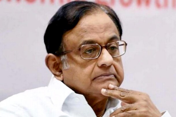 சிகிச்சைக்கு வரும்போதே ஆக்சிஜன்சிலிண்டர்களையும் சுமந்துவரவேண்டிய அவலம்