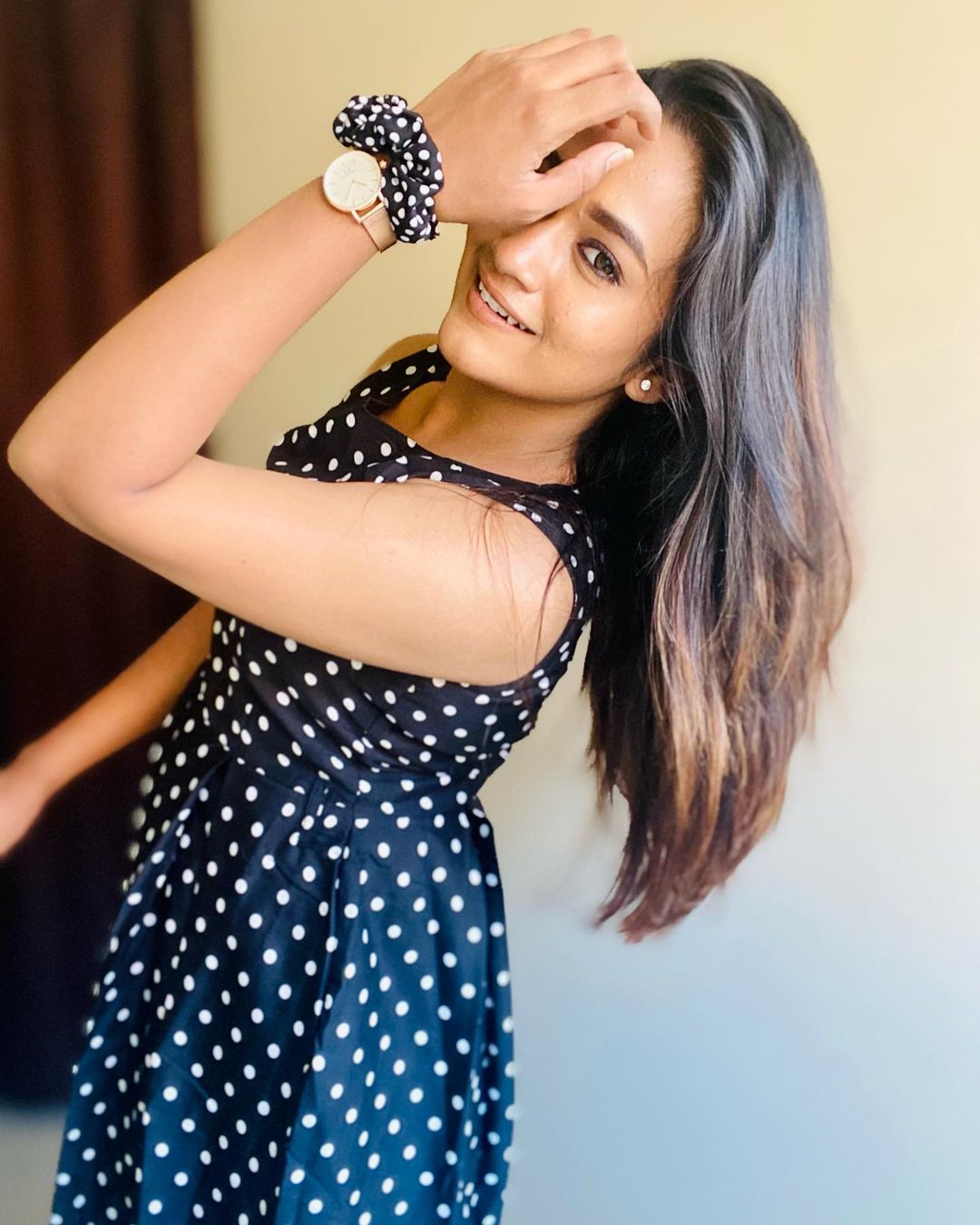 சென்னையில் பிறந்த வளர்ந்த காவ்யா அடிப்படையில் ஆர்க்கிடெக்ட். இவருக்கு நடிகை நயன்தாராவை மிகவும் பிடிக்குமாம். சின்னத்திரை நயன்தாராவாக வலம் வர வேண்டும் என்பது தான் இவருடைய மிகப்பெரிய ஆசையாம். சென்னையில் பிறந்த வளர்ந்த காவ்யா அடிப்படையில் ஆர்க்கிடெக்ட். இவருக்கு நடிகை நயன்தாராவை மிகவும் பிடிக்குமாம். சின்னத்திரை நயன்தாராவாக வலம் வர வேண்டும் என்பது தான் இவருடைய மிகப்பெரிய ஆசையாம்.
