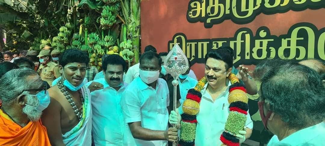 சட்டமன்ற தேர்தலை முன்னிட்டு மு.க.ஸ்டாலின் அனைத்து மாவட்டங்களிலும் கிராம சபை கூட்டம் நடத்தி வருகிறார். சட்டமன்ற தேர்தலை முன்னிட்டு மு.க.ஸ்டாலின் அனைத்து மாவட்டங்களிலும் கிராம சபை கூட்டம் நடத்தி வருகிறார்.