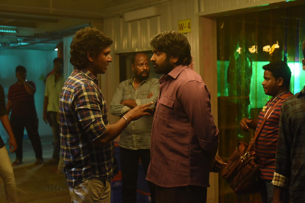 பல மாதங்களாக மூடிக்கிடந்த திரையரங்குகள் தற்போது மீண்டும் புத்துயிர் பெற்று இருப்பது எங்களுக்கு மகிழ்ச்சி அளிப்பதாக ரசிகர்கள் தெரிவித்தனர். பல மாதங்களாக மூடிக்கிடந்த திரையரங்குகள் தற்போது மீண்டும் புத்துயிர் பெற்று இருப்பது எங்களுக்கு மகிழ்ச்சி அளிப்பதாக ரசிகர்கள் தெரிவித்தனர்.
