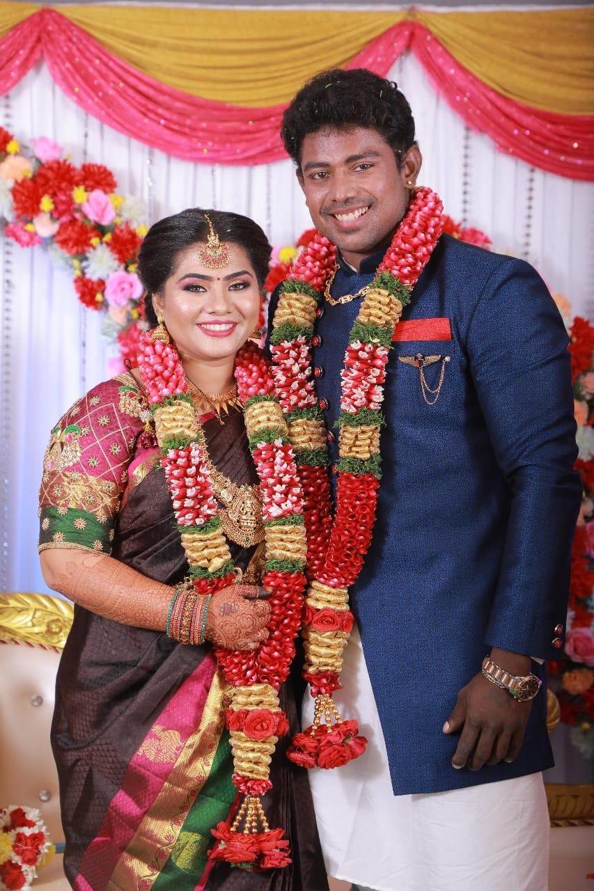 திருப்போரூர் முருகன் கோவிலில் பிப்ரவரி 25-ம் தேதி ரிஷிகாந்த் - கமலி ஜோடிக்கு திருமணம் நடைபெற இருக்கிறது. திருப்போரூர் முருகன் கோவிலில் பிப்ரவரி 25-ம் தேதி ரிஷிகாந்த் - கமலி ஜோடிக்கு திருமணம் நடைபெற இருக்கிறது.