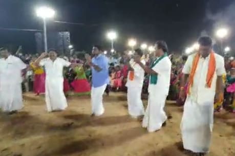 பாஜக பொங்கல் விழாவில் ஒயிலாட்டம் ஆடி அசத்திய அண்ணாமலை - வீடியோ பாஜக பொங்கல் விழாவில் ஒயிலாட்டம் ஆடி அசத்திய அண்ணாமலை - வீடியோ