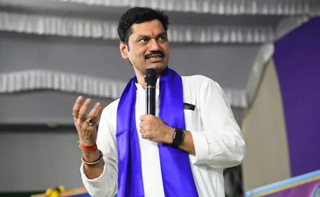 ‘அது லிவ்விங் ரிலேஷன்சிப் தான்’ - பாலியல் வன்கொடுமை குற்றச்சாட்டை மறுத்த மகாராஷ்டிர அமைச்சர் ‘அது லிவ்விங் ரிலேஷன்சிப் தான்’ - பாலியல் வன்கொடுமை குற்றச்சாட்டை மறுத்த மகாராஷ்டிர அமைச்சர்