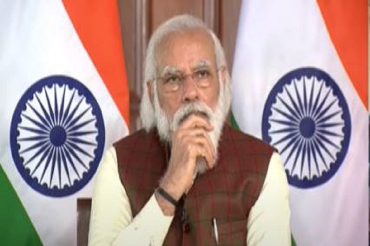 இளைஞர்களை வெளிநாட்டுக்குச் செல்லத் தூண்டாத சூழலை உருவாக்க முயல்கிறோம்