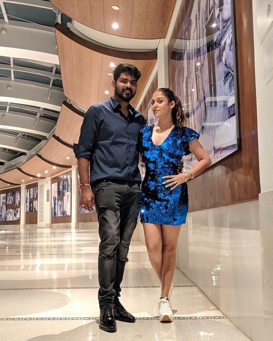  அந்த பதிவில், அனைவருக்கும் இனிய புத்தாண்டு வாழ்த்துக்கள். இப்போது நாம் வாழ்க்கையில் ஒரு மறக்கமுடியாத கட்டத்தை கடந்து விட்டோம். அதேபோல் மறக்கமுடியாத 2021ஆம் ஆண்டை நோக்கி முன்னேறுவோம். சிறந்த தருணங்கள், வெற்றி, மகிழ்ச்சி, நல்ல ஆரோக்கியம், அமைதி, திருப்தி மற்றும் அன்பு ஆகியவற்றுடன் இந்த அற்புதமான 2021ஐ நோக்கி செல்லும் அனைவருக்கும் எனது நல்வாழ்த்துக்கள்’ என்று குறிப்பிட்டுள்ளார்.