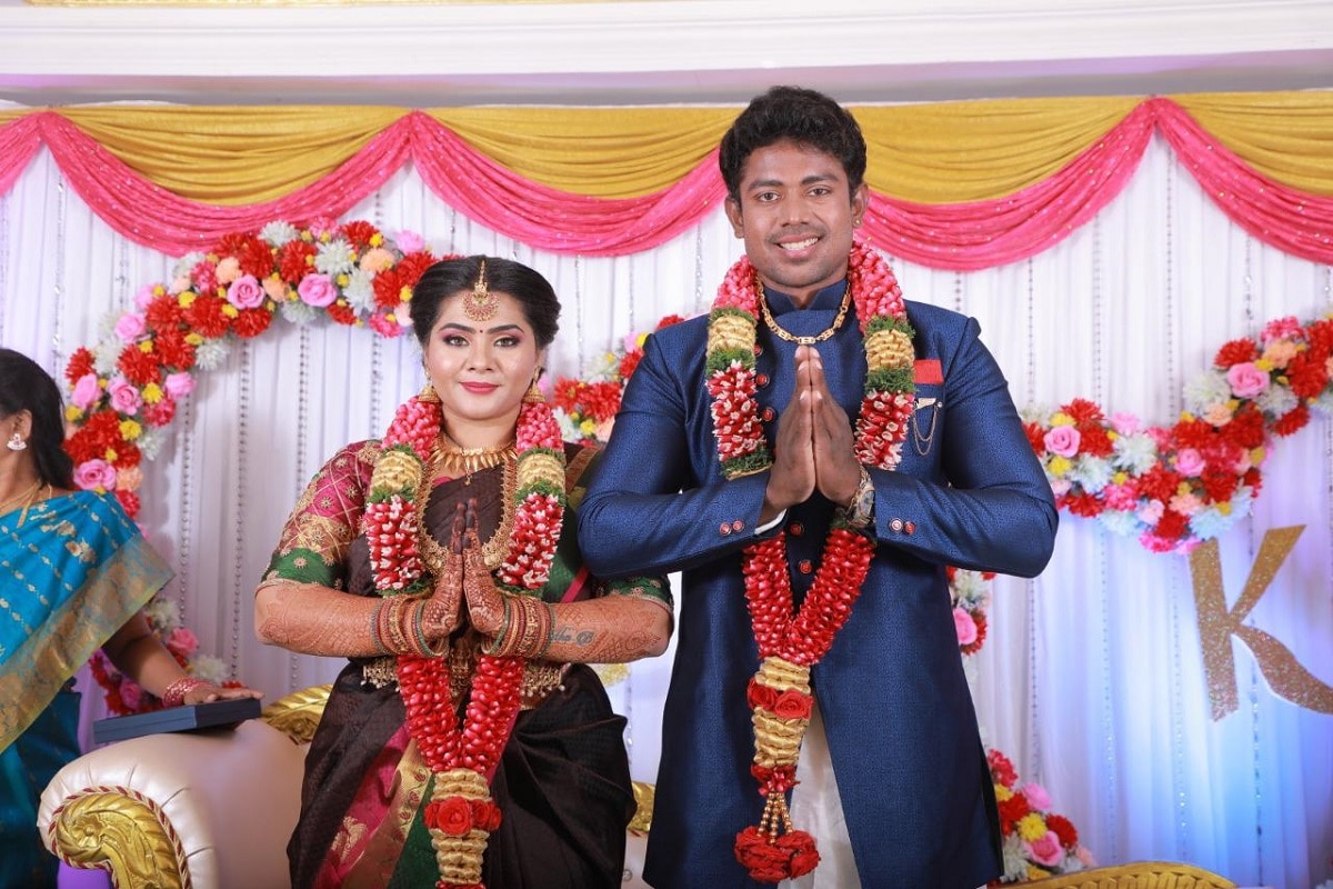 திரை பிரபலம் பாபு கணேஷின் மகனும் நடிகருமான ரிஷிகாந்துக்கு திருமண நிச்சயதார்த்தம் நடைபெற்றுள்ளது. திரை பிரபலம் பாபு கணேஷின் மகனும் நடிகருமான ரிஷிகாந்துக்கு திருமண நிச்சயதார்த்தம் நடைபெற்றுள்ளது.