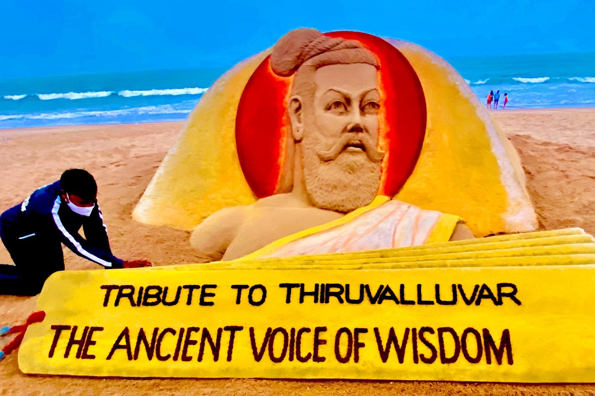 திருவள்ளுவருக்கு மணற்சிற்பம் செய்த சுதர்சன் பட்நாயக்