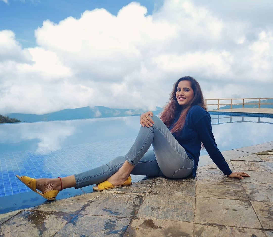 யார் எவ்வளவு கலாய்த்தாலும், சிரித்த முகத்துடன் எதிர் கொள்வது ஜாக்குலினின் ஸ்பெஷாலிட்டி எனச் சொல்லலாம். யார் எவ்வளவு கலாய்த்தாலும், சிரித்த முகத்துடன் எதிர் கொள்வது ஜாக்குலினின் ஸ்பெஷாலிட்டி எனச் சொல்லலாம்.