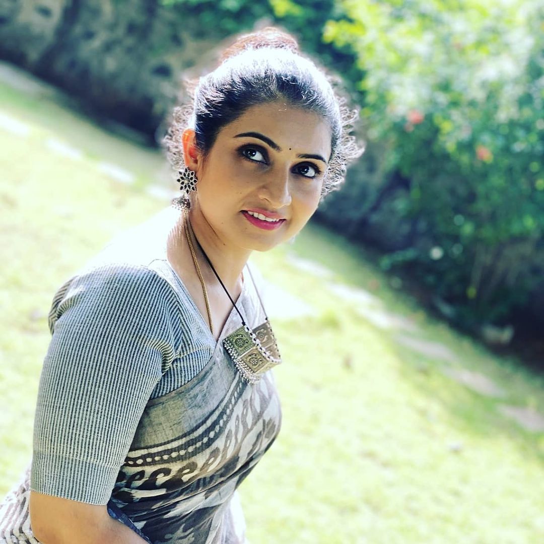 Vijay TV Pandian Stores Dhanam - Psndian Stores Sujitha Dhanush Latest Images