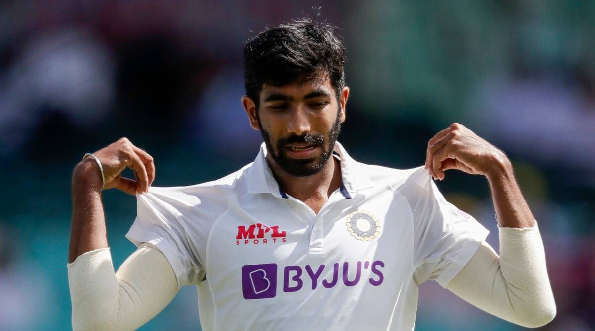  இதன் மூலம் சொந்த மண்ணில் விளையாடுவதற்கு முன் அன்னிய மண்ணில் அதிகப் போட்டிகள் விளையாடிய வீரர் என்ற சாதனையை சமன் செய்துள்ளார்.