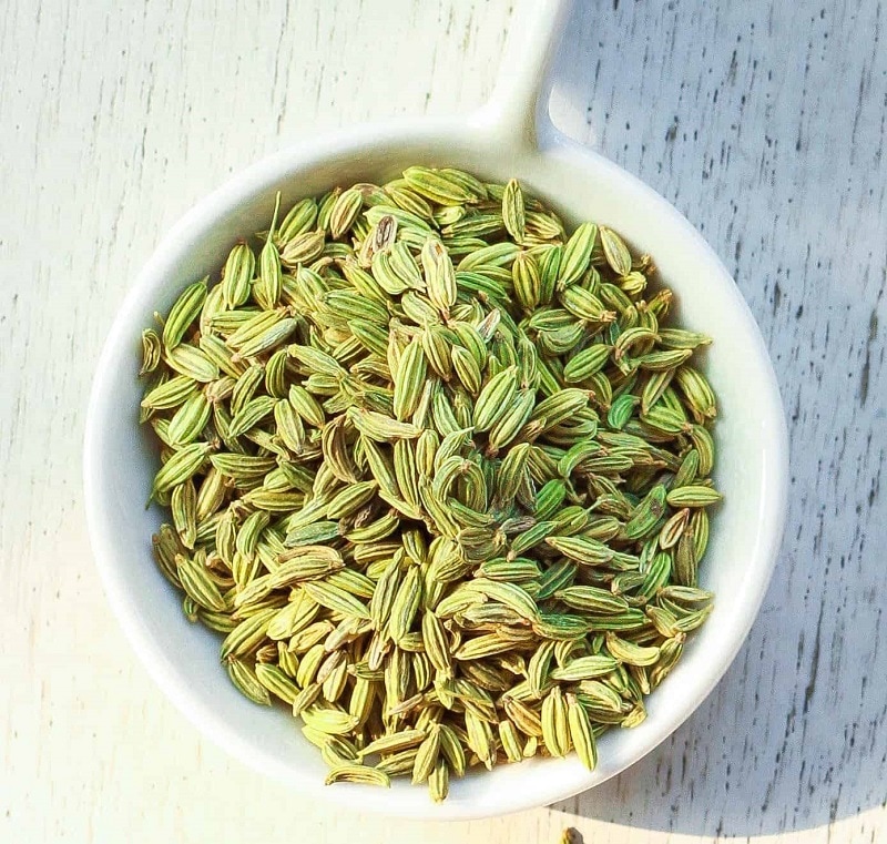 சோம்பு : சோம்பு லாக்ஸேட்டிவ் பண்புகளை உள்ளடக்கியது. இது செரிமாணத்திற்கான கெமிக்கல்களை உருவாக்கும். எனவே உணவின் மூலம் வரும் உடல் துர்நாற்றத்திற்கும் சோம்பு சமையலில் பயன்படுத்த சரியாகும். சோம்பு : சோம்பு லாக்ஸேட்டிவ் பண்புகளை உள்ளடக்கியது. இது செரிமாணத்திற்கான கெமிக்கல்களை உருவாக்கும். எனவே உணவின் மூலம் வரும் உடல் துர்நாற்றத்திற்கும் சோம்பு சமையலில் பயன்படுத்த சரியாகும்.