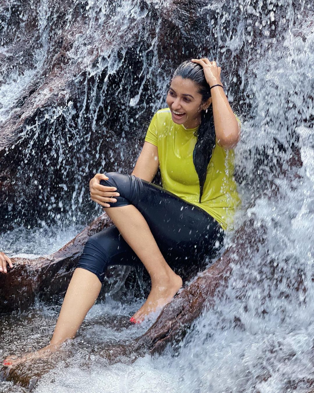 சமூக வலைதளங்களில் ஆக்டிவாக இருக்கும் பிரியா பவானி ஷங்கர், தனது வித விதமான படங்களை பகிர்ந்துக் கொள்வதை வழக்கமாக வைத்திருக்கிறார். சமூக வலைதளங்களில் ஆக்டிவாக இருக்கும் பிரியா பவானி ஷங்கர், தனது வித விதமான படங்களை பகிர்ந்துக் கொள்வதை வழக்கமாக வைத்திருக்கிறார்.