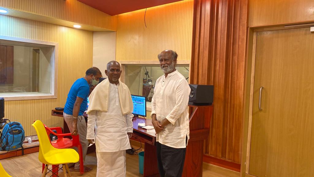 இளையராஜாவின் ரெகார்டிங்கைக் சிறிது நேரம் கேட்ட ரஜினிகாந்த் இங்கே நிம்மதி கிடைக்கின்றது என நெகிழ்ந்திருக்கிறார். இளையராஜாவின் ரெகார்டிங்கைக் சிறிது நேரம் கேட்ட ரஜினிகாந்த் இங்கே நிம்மதி கிடைக்கின்றது என நெகிழ்ந்திருக்கிறார்.