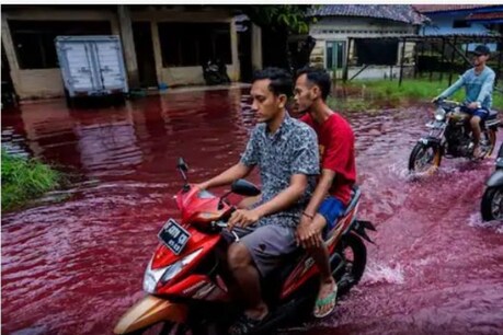 Tingkat bahaya banjir yang ekstrim diumumkan di Indonesia hari ini.