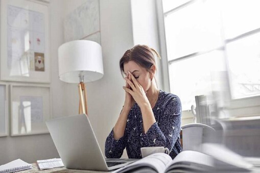 "ஜூம் மீட்டிங்" ஆண்களை விட அதிகமாக பெண்களை பாதிக்கிறது : ஆய்வில் கண்டுபிடிப்பு!