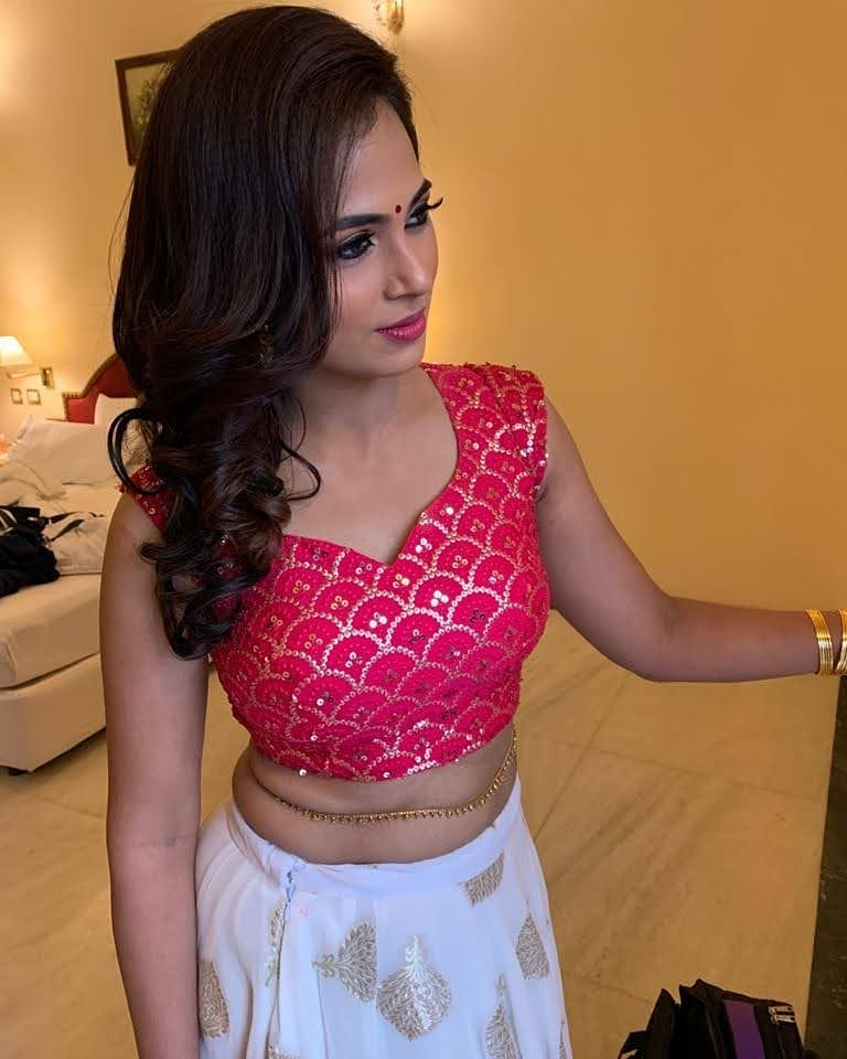 பிக்பாஸ் 4 நிகழ்ச்சியில் போட்டியாளராக பங்கேற்ற ரம்யா பாண்டியன் கடைசி வரை வீட்டை விட்டு வெளியேற்றப்படாமல் 4-ம் இடம் பிடித்தார். பிக்பாஸ் 4 நிகழ்ச்சியில் போட்டியாளராக பங்கேற்ற ரம்யா பாண்டியன் கடைசி வரை வீட்டை விட்டு வெளியேற்றப்படாமல் 4-ம் இடம் பிடித்தார்.
