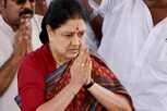 அதிமுக கூட்டத்தில் சசிகலாவுக்கு ஆதரவாக தீர்மானம் நிறைவேற்றம்!