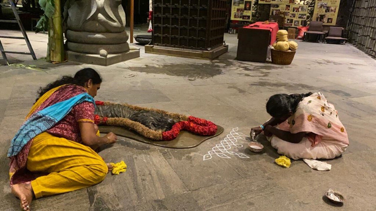 குறிப்பாக, பிரபல தமிழ் நாட்டுப் புற பாடகர் திரு.அந்தோணி தாசனின் பாடல்களுடன், பறை இசை குழுவினரின் பறையாட்டம் அரங்கை அதிர செய்தது. இதேபோல், தெலுங்கு பாடகி மங்களி அவர்களின் பாடல்களும், ராஜஸ்தானிய கலைஞர் திரு.குட்லே கானின் கிராமிய பாடல்களும், திரு.சந்தீப் நாராயணின் கர்னாடக சங்கீதமும் பங்கேற்பாளர்களை பரவசத்தில் ஆழ்த்தியது. குறிப்பாக, பிரபல தமிழ் நாட்டுப் புற பாடகர் திரு.அந்தோணி தாசனின் பாடல்களுடன், பறை இசை குழுவினரின் பறையாட்டம் அரங்கை அதிர செய்தது. இதேபோல், தெலுங்கு பாடகி மங்களி அவர்களின் பாடல்களும், ராஜஸ்தானிய கலைஞர் திரு.குட்லே கானின் கிராமிய பாடல்களும், திரு.சந்தீப் நாராயணின் கர்னாடக சங்கீதமும் பங்கேற்பாளர்களை பரவசத்தில் ஆழ்த்தியது.