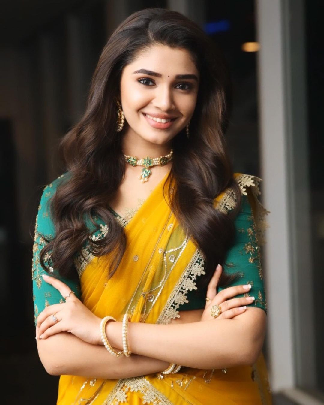 இவர் இதுவரை இரண்டு படங்கள் மட்டுமே நடித்து இருந்தாலும் இவருக்கான ரசிகர்கள் கூட்டம் அதிகம் என்று தான் கூற வேண்டும். இவர் இதுவரை இரண்டு படங்கள் மட்டுமே நடித்து இருந்தாலும் இவருக்கான ரசிகர்கள் கூட்டம் அதிகம் என்று தான் கூற வேண்டும்.