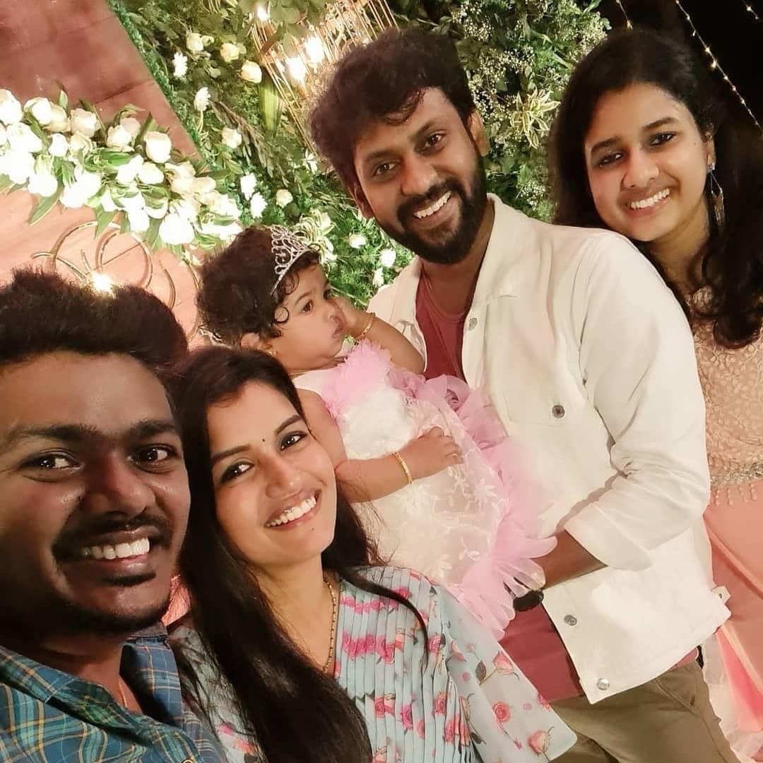 பிக் பாஸ் முடிந்த பின்னரும் போட்டியாளர்கள் தங்கள் நட்பை தொடர்வது, ரசிகர்களுக்கு மகிழ்ச்சியளித்துள்ளது. பிக் பாஸ் முடிந்த பின்னரும் போட்டியாளர்கள் தங்கள் நட்பை தொடர்வது, ரசிகர்களுக்கு மகிழ்ச்சியளித்துள்ளது.