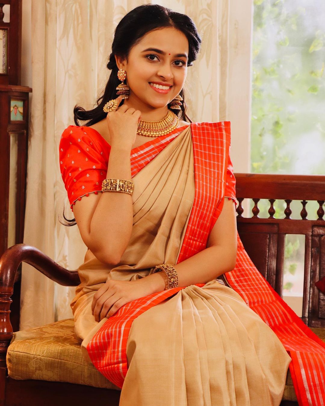 தற்போது மலையாளத்தில்’ ஜன கன மன’ என்ற படத்தில் நடித்து வருகிறார் ஸ்ரீ திவ்யா.மேலும் தமிழிலும் கவுதம் கார்த்திக் உடன் இணைந்து நடிக்கவுள்ளார். தற்போது மலையாளத்தில்’ ஜன கன மன’ என்ற படத்தில் நடித்து வருகிறார் ஸ்ரீ திவ்யா.மேலும் தமிழிலும் கவுதம் கார்த்திக் உடன் இணைந்து நடிக்கவுள்ளார்.
