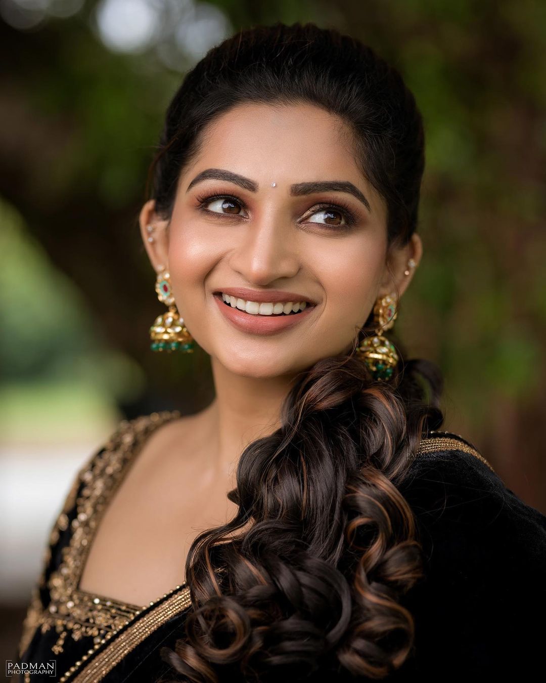மேலும் சேட்டை, வாயை மூடி பேசவும், இரும்புக்குதிரை, மிஸ்டர் லோக்கல் உள்ளிட்ட படங்களில் சிறிய கதாபாத்திரத்தில் நடித்துள்ளார். மேலும் சேட்டை, வாயை மூடி பேசவும், இரும்புக்குதிரை, மிஸ்டர் லோக்கல் உள்ளிட்ட படங்களில் சிறிய கதாபாத்திரத்தில் நடித்துள்ளார்.