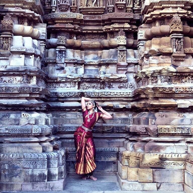 மேலும் போடா போடி, கோச்சடையான் போன்ற திரைப்படங்களிலும் நடித்துள்ளார்.இவர் புகழ்பெற்ற பரதநாட்டிய கலைஞர் என்பதை அனைவரும் அறிவோம். மேலும் போடா போடி, கோச்சடையான் போன்ற திரைப்படங்களிலும் நடித்துள்ளார்.இவர் புகழ்பெற்ற பரதநாட்டிய கலைஞர் என்பதை அனைவரும் அறிவோம்.