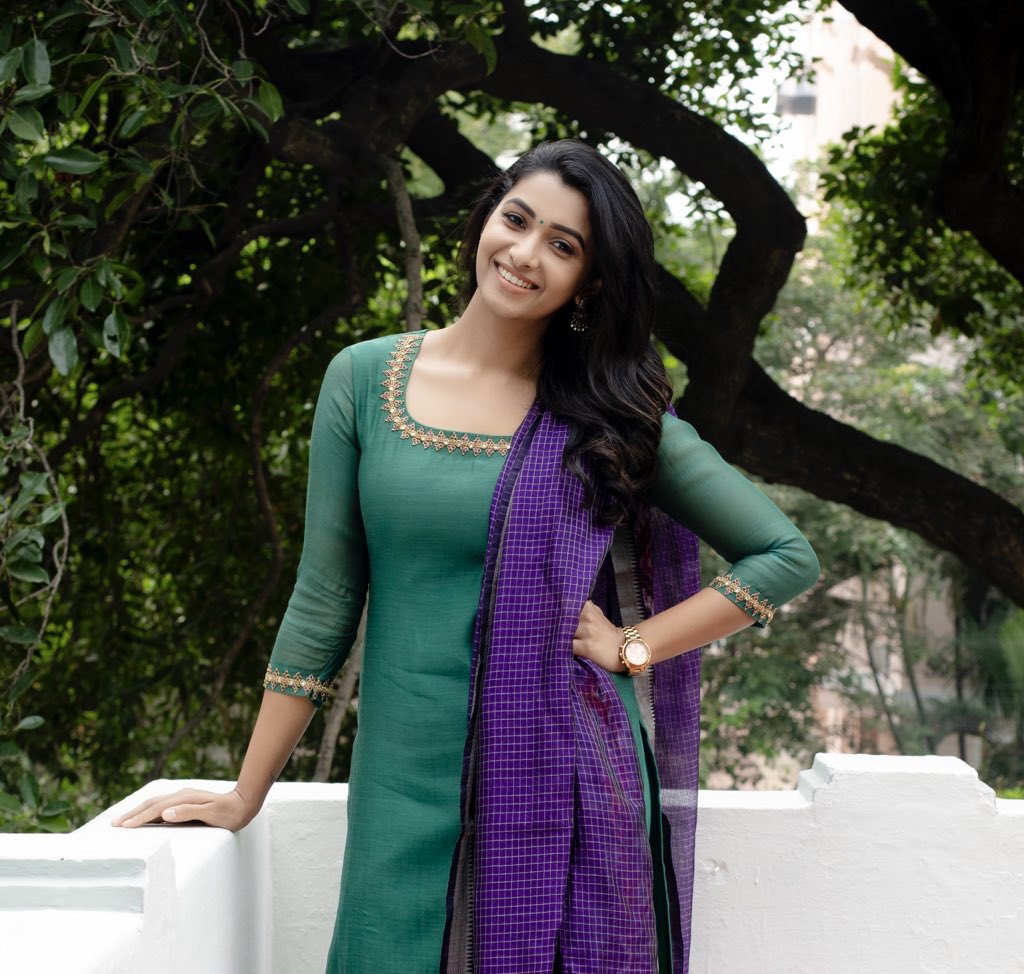 Priya Bhavani Sankar பாகுபலி அனுஷ்கா லுக்கில் நடிகை ப்ரியா பவானி சங்கர்..
