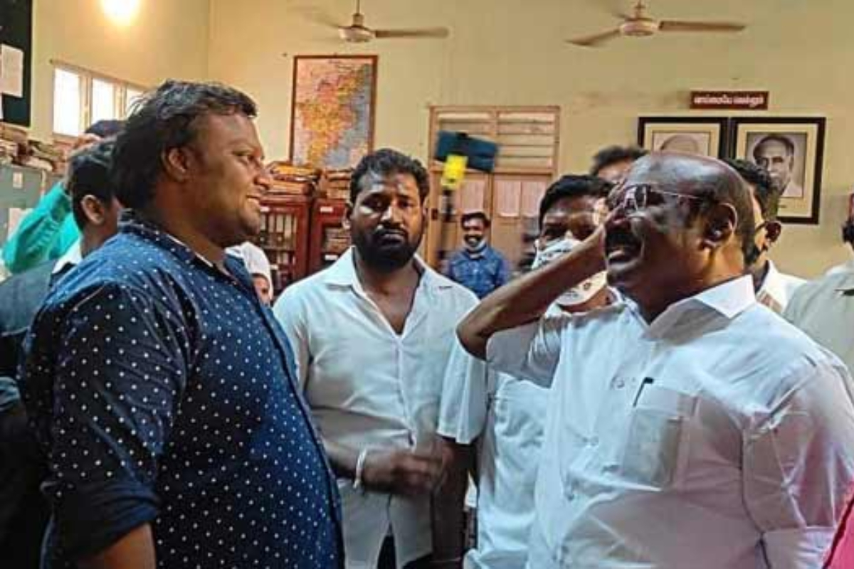’ருத்ர தாண்டவம்’ படப்பிடிப்பில் வாக்கு சேகரித்த அமைச்சர் ஜெயக்குமார்