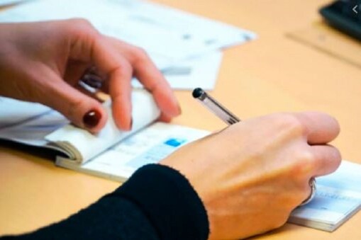 இன்று முதல் இந்த 8 வங்கிகளின் செக்புக் செல்லாது? வேறு  என்னவெல்லாம் செல்லாது?